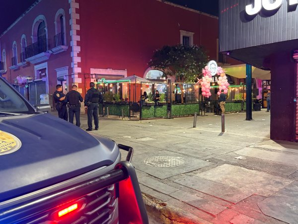 Presunta agresión en bar del Centro deja a hombre inconsciente; detienen a guardia de seguridad