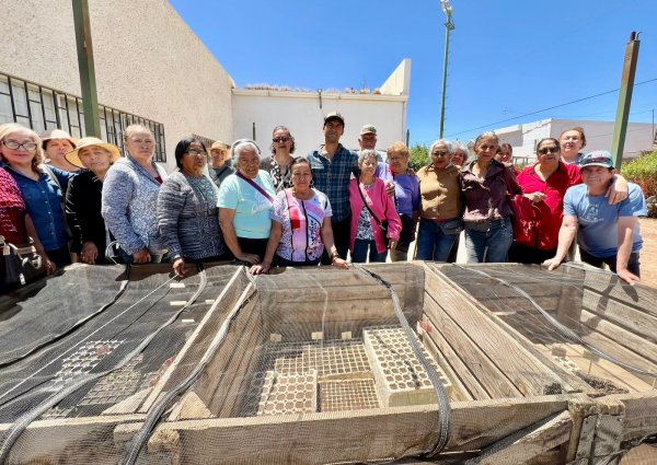 Capacita SDHyBC en cultivos orgánicos a usuarios de la Casa de los Abuelos Cuauhtémoc