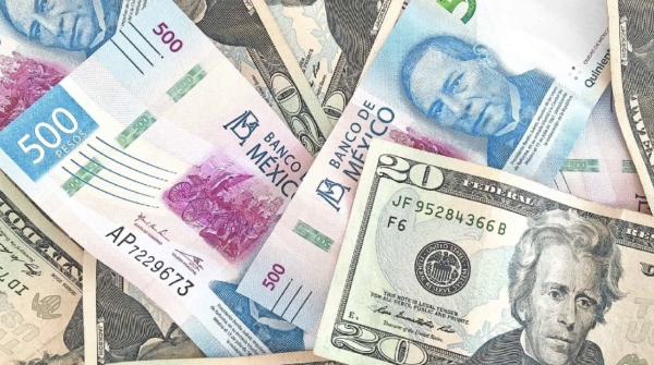 Peso mexicano se deprecia frente al dólar tras advertencia de Trump sobre el alto el fuego con Irán