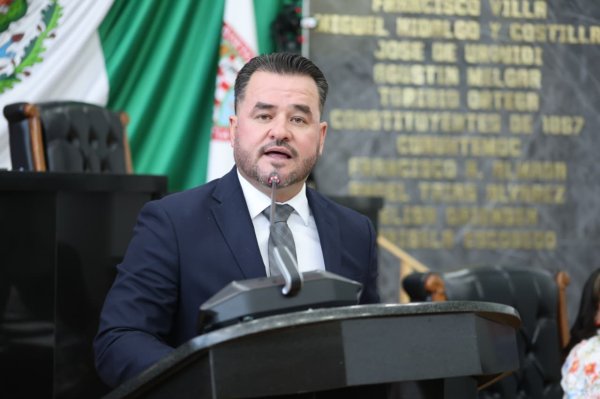 Insta diputado Óscar Avitia a que la gobernadora restablezca el servicio de camiones en poblados del Valle de Juárez