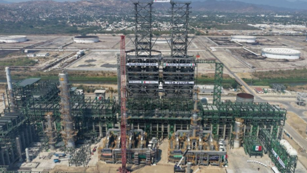 Pemex confirma fallecimiento de uno de los seis trabajadores lesionados por la explosión en refinería de Salina Cruz
