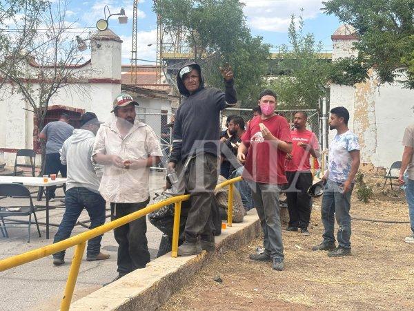 Se manifiestan empleados de Ávalos por malos tratos y falta de equipo y pago