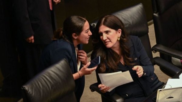 Kenia López Rabadán acusa persecución política contra Maru Campos