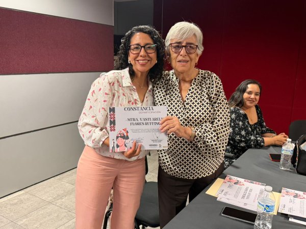 Reconoce Herminia Gómez a maestras y maestros de Chihuahua
