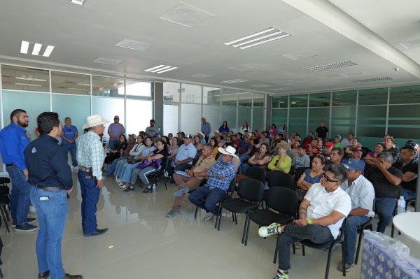 Impulsa Arturo Zubía programa de valor agregado para fortalecer proyectos productivos en Camargo