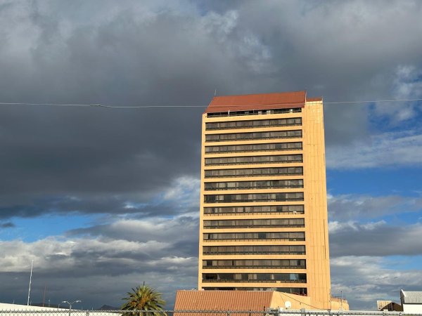 Viernes; con una máxima de 33 grados y cielo nublado
