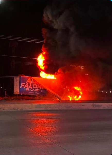 Espera Alan Falomir que incendio de lona haya sido aislado y no un acto político