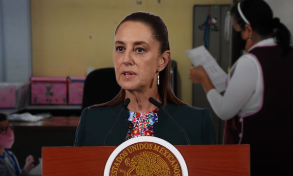 Sheinbaum anuncia alza salarial para maestros... mientras la CNTE protesta en CDMX