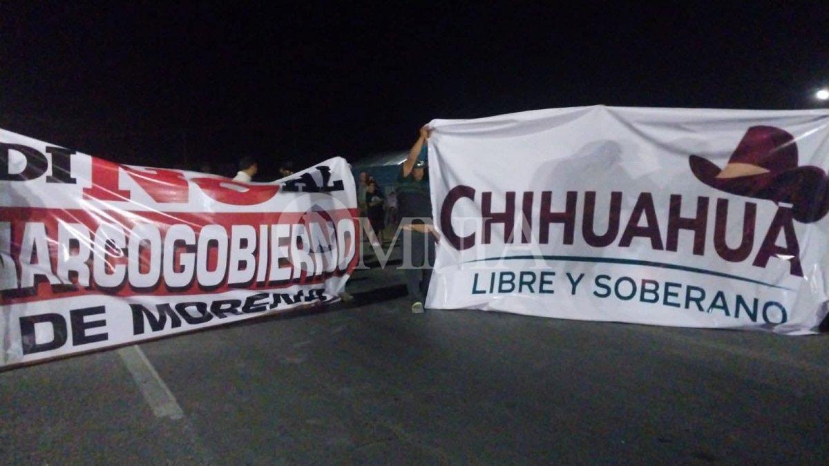 Cierran carretera a la altura de Lázaro Cárdenas para evitar llegada de acarreados a marcha contra Maru