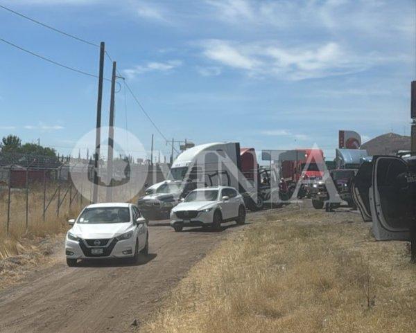 Caos en carreteras del Estado; agricultores se manifiestan contra Gobierno Federal y evitan ingreso de 