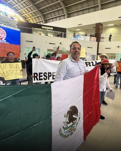 Exige Loera retiro inmediato de bloqueos