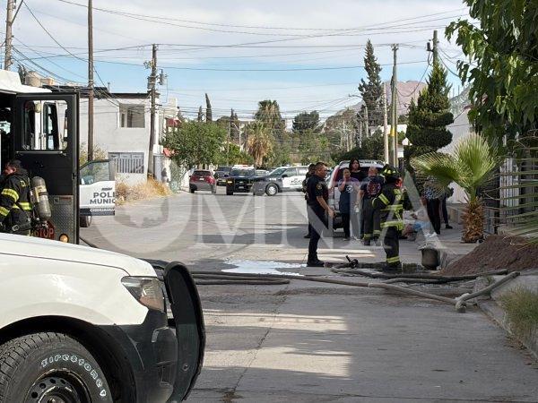 Rescatan a mujer tras incendio en vivienda de la colonia Nombre de Dios