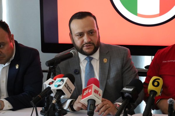 “Un chiste la marchita de los protectores de narcos”: Arturo Medina