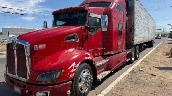 Detienen en Sonora a chofer de tráiler con cargamento de fentanilo, heroína y metanfetamina