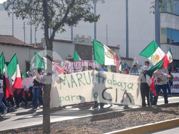 “La patria no se vende, la patria se defiende”: consignas marcaron marcha de Morena en Chihuahua