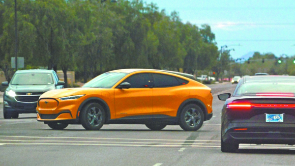 Exportaciones mexicanas de autos eléctricos caen 70% a marzo