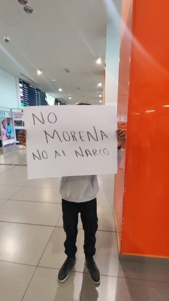 No fue el recibimiento que esperaban: Santiago De la Peña sobre llegada de Andy López Beltrán y Ariadna Montiel