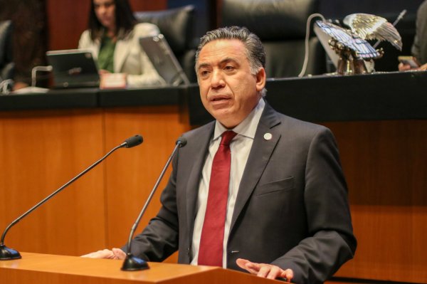 Inzunza seguiría otros 3 meses sin presentarse al Senado en su lugar de la Comisión Permanente