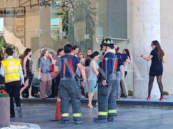 Simulacro de incendio en edificio de D1