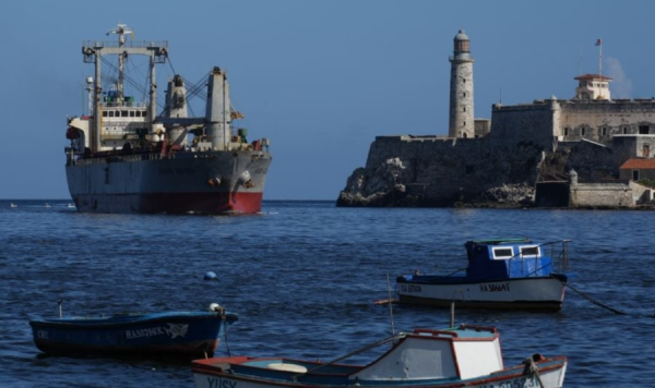 Llega a Cuba un buque comercial con ayuda humanitaria de México y Uruguay