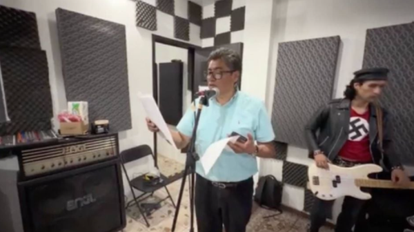 El senador morenista Saúl Monreal desata polémica por cantar con un músico pronazi