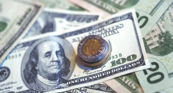 Peso mexicano inicia la semana con un moderado avance frente al dólar
