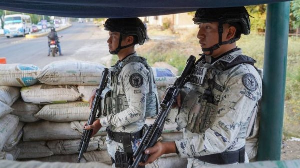 Jornada violenta en Michoacán: sujetos armados se enfrentan a balazos y queman vehículos de carga en cuatro municipios