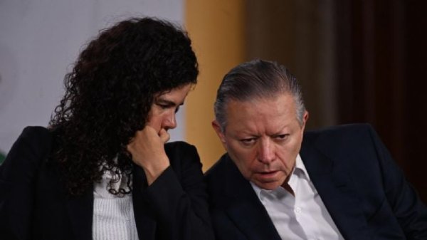 Sheinbaum corrige la plana a la reforma judicial: difiere la elección y reviviría “salas” en la SCJN