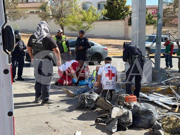 Camión de mantenimiento urbano del municipio se queda sin frenos y choca; dos lesionados