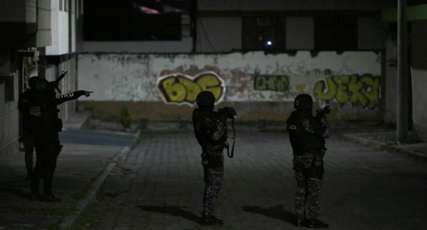 Toque de queda en Ecuador deja unos 5,000 detenidos en dos semanas