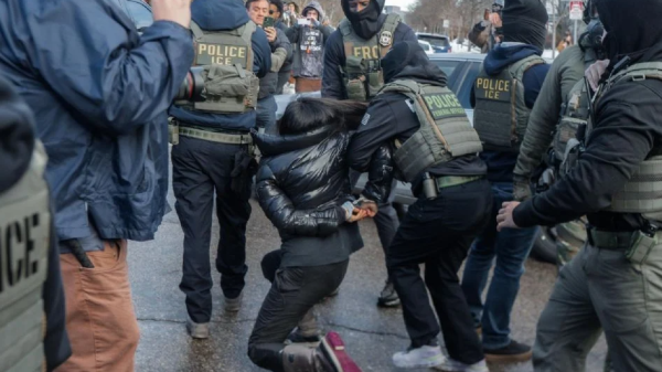 Juez de EU bloquea los arrestos de ICE dentro de tribunales de migración en Nueva York