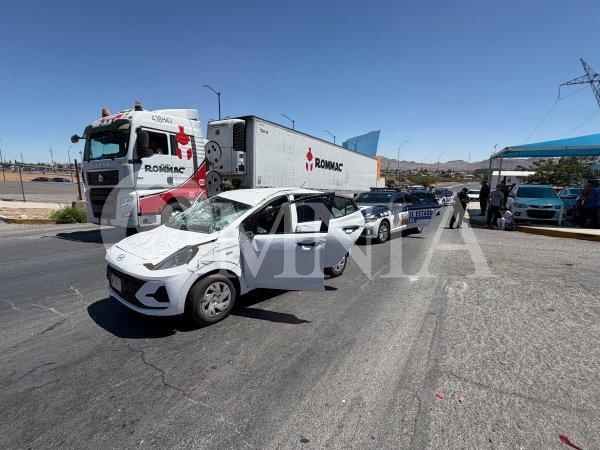 Choque volcadura en la Tecnológico y Nogales