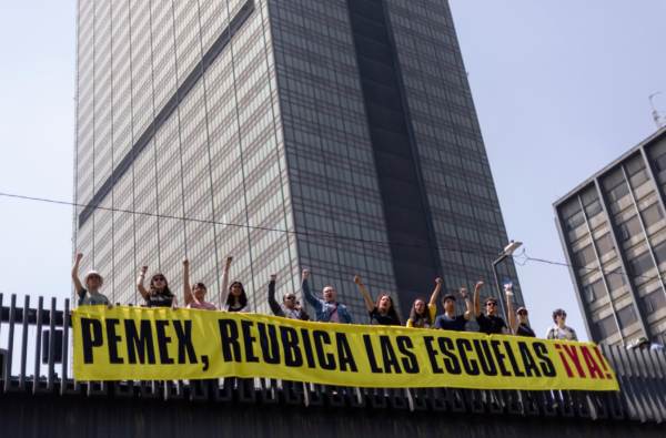 Dos meses sin respuesta para las escuelas de Dos Bocas, Tabasco: madres y padres exigen al nuevo director de Pemex reubicación urgente