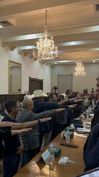 Toma protesta Néstor Baeza como presidente del CEACH