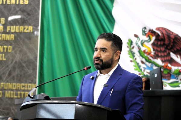 Declara Francisco Sánchez guerra a empresas que registran líneas celulares sin autorización