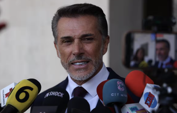 Sergio Mayer renuncia a Morena; pidió baja con ‘efecto inmediato’