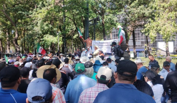 Productores y transportistas modifican su ruta en la CDMX; marcha y bloqueos de seguridad generan caos vial