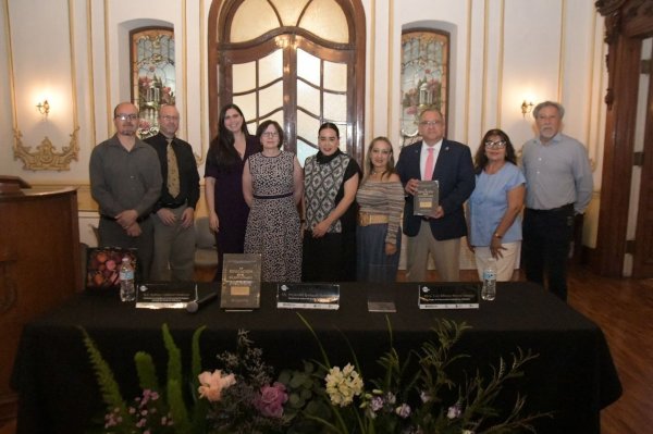 Presentan UACH y Secretaría de Cultura libro colectivo sobre el desarrollo educativo de Chihuahua