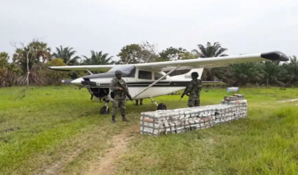 EU revela que participó en el rastreo de avioneta asegurada en Tabasco con 600 kilos de drogas