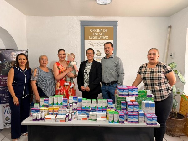 Yesenia Reyes entrega de medicamentos en municipios del Distrito 01