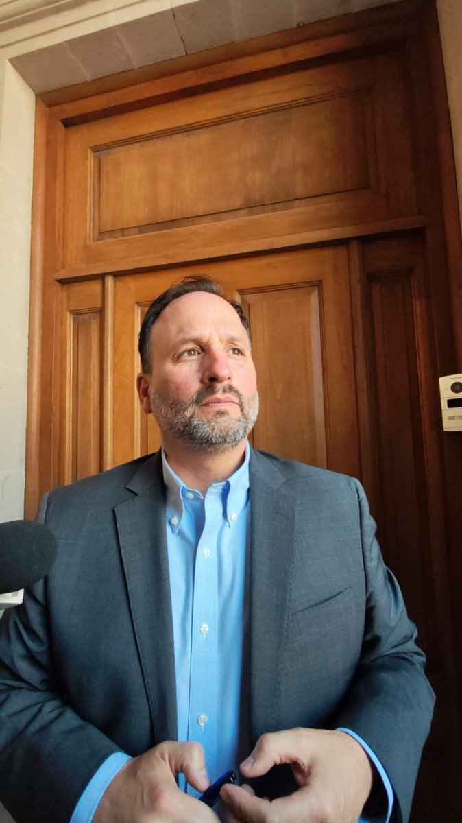 Respaldo declaraciones de la gobernadora; hay un trato distinto a mandatarios emanados del poder: Santiago De la Peña