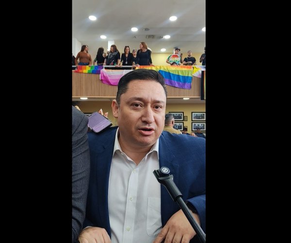 Tristeza que se mofe, se lo vuelvo a repetir “presidenta rompa el pacto del narcotráfico”: Alfredo Chávez