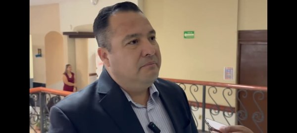 Mi abuelo decía a los pendejos no se les hacia caso, que siga chiflando Loera: Valenciano