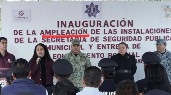 Alcaldesa de Cadereyta acusa “clasismo” tras ser criticada por pifia ortográfica en acto oficial