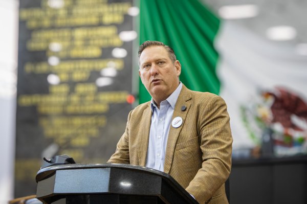 Olson responde tras manifestación LGBT en el Congreso y acusa intolerancia ideológica