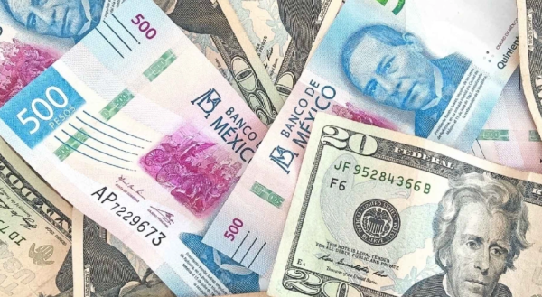 Peso mexicano se deprecia levemente frente al dólar tras minutas del Banxico