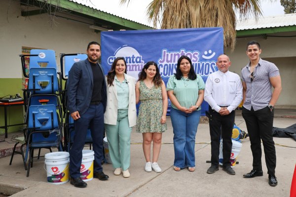 Con “Las 15 del 15”; beneficia Joss Vega a Primarias con butacas, pintura y material deportivo