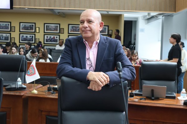 500 mdp para una arena de rodeo y no a construcción de escuelas: Cuauhtémoc Estrada