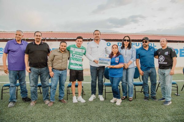 Entrega Gobierno Municipal de Camargo campo de fútbol 11x11 “Martín ‘El Viejo Pérez’”; ya son ocho espacios con pasto sintético en el municipio