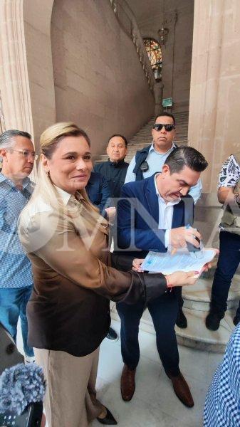 Andrea Chávez celebra citatorio de la FGR contra Maru Campos por comparecencia